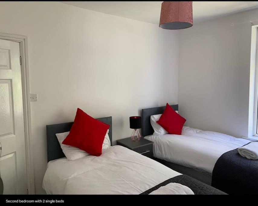 Wv1 Budget Contractor Stays- 5 Beds - Discounts Ok 伍尔弗汉普顿 外观 照片