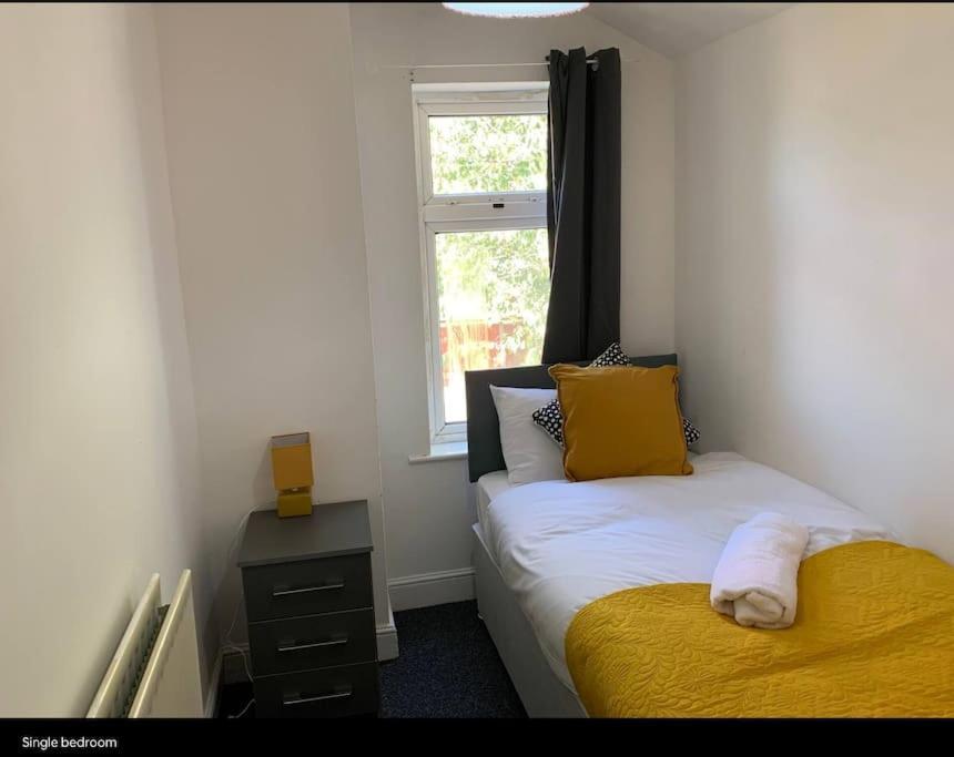 Wv1 Budget Contractor Stays- 5 Beds - Discounts Ok 伍尔弗汉普顿 外观 照片